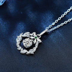 Christmas Wreath Necklace - Liora