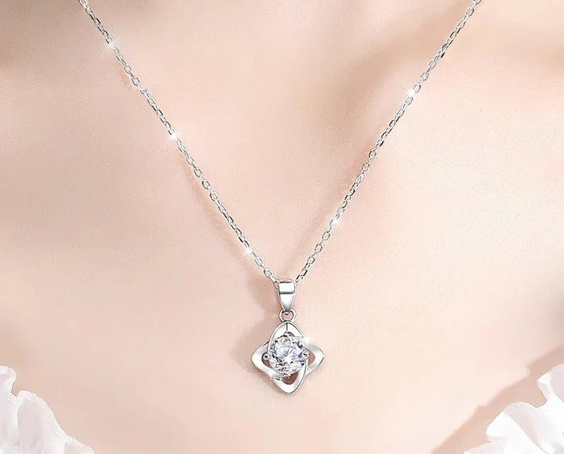 Clover Radiance Necklace - Liora