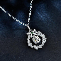Christmas Wreath Necklace - Liora