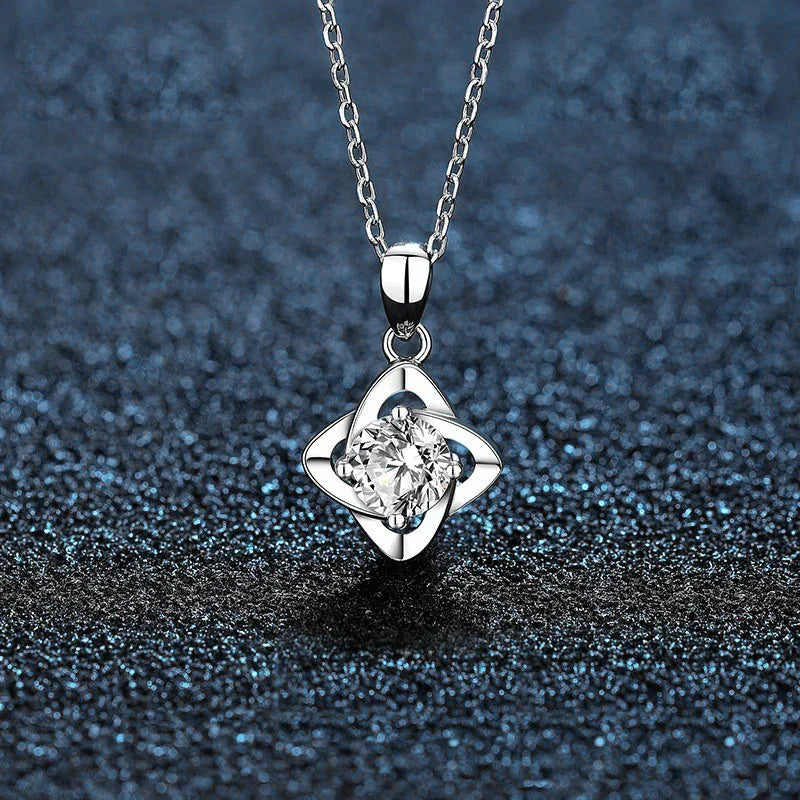 Clover Radiance Necklace - Liora